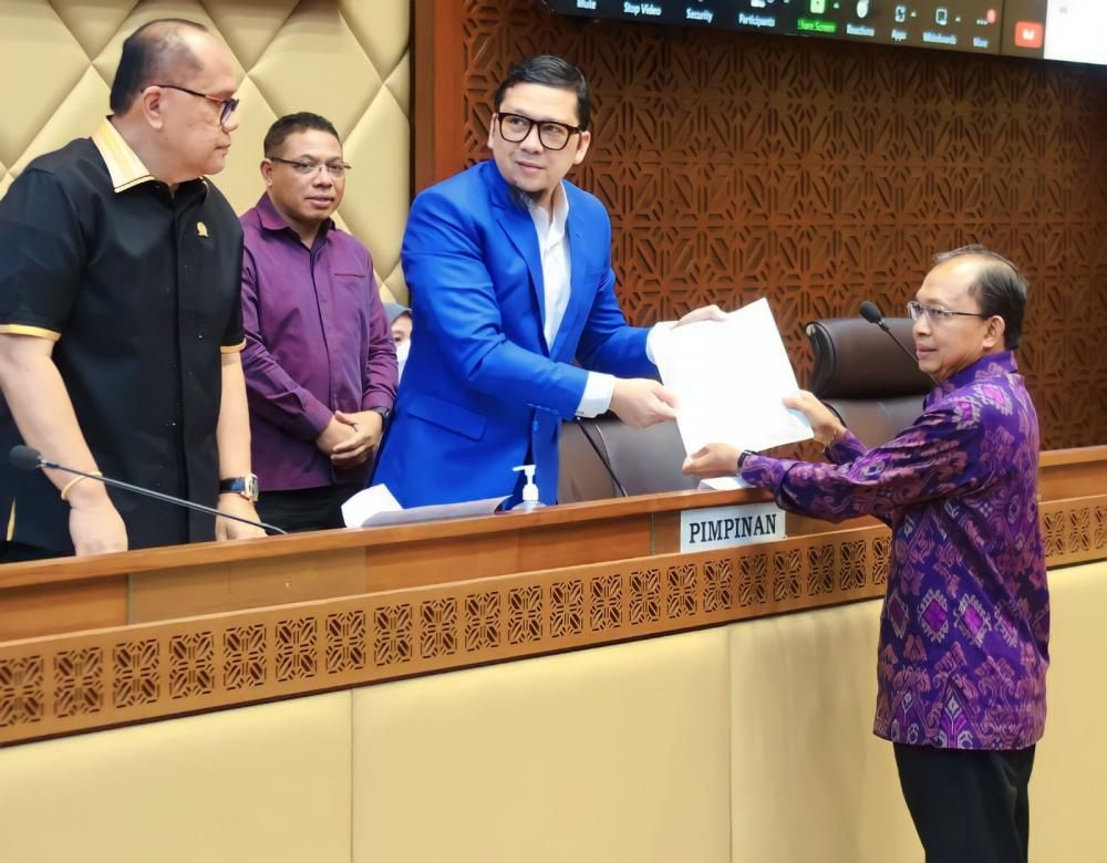 podiumnews.com-Gubernur Koster Paparkan RUU Provinsi Bali di DPR RI, Mohon Segera Disahkan untuk Kemajuan Bali